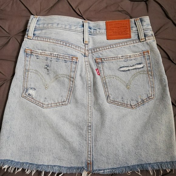 Levi's Denim Skirt - Picture 3 of 4